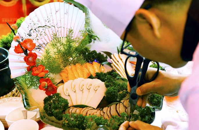 윈난 난화: 감각을 깨우는 야생 버섯 음식축제