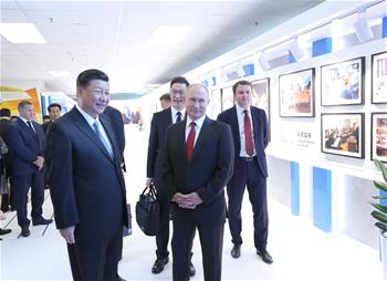시진핑 中 국가주석, 푸틴 俄 대통령과 함께 中俄 경제무역협력 사진전 참관