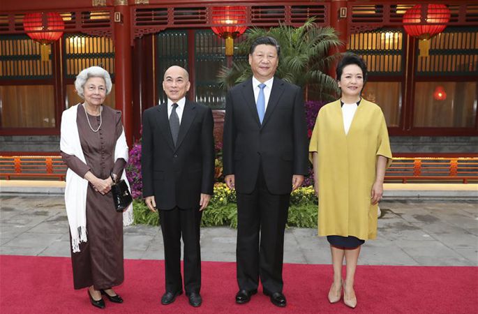 시진핑 주석 부부, 시하모니 캄보디아 국왕과 모니니아트 태후를 문안