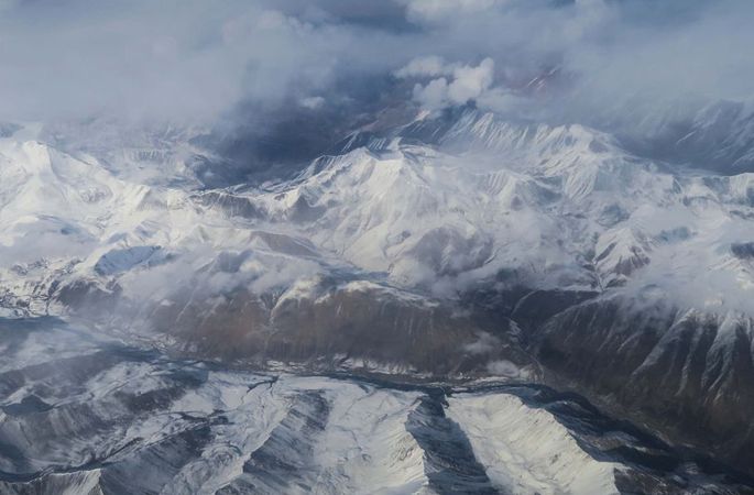 간쑤 장예: 상공에서 촬영한 눈 내린 치롄산 풍경
