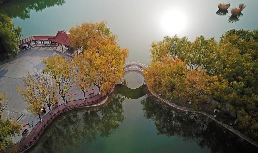 ‘변경지역 호수 도시’의 깊어가는 가을 풍경