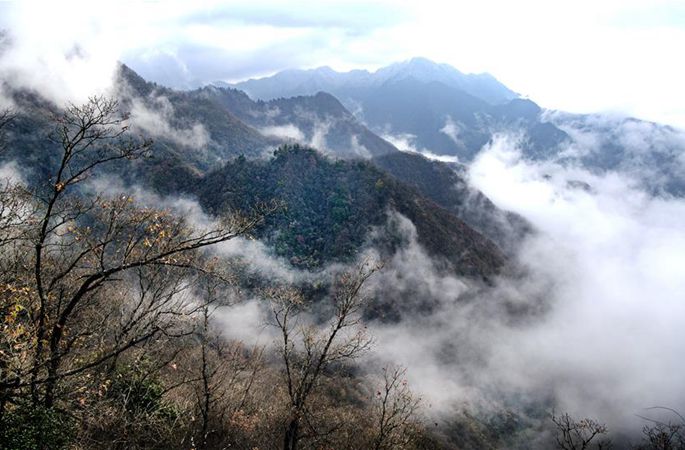 운무로 뒤덮인 친링 구이구링 선경