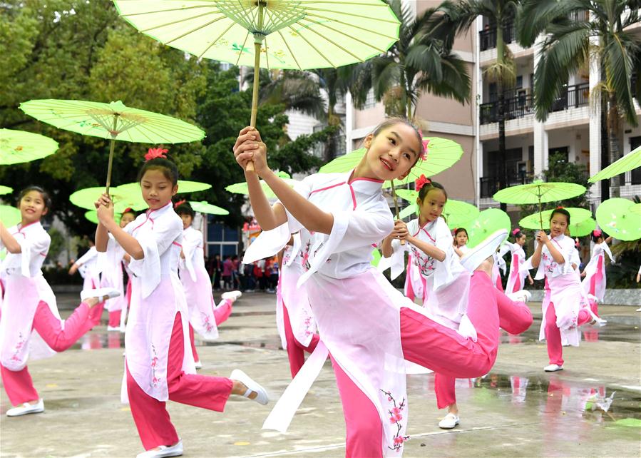 광시 룽안: 초등학생, 전통문화 배움 열기 후끈