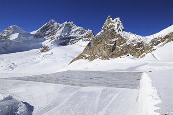 빙하 위에 ‘세계 최대 엽서’ 등장