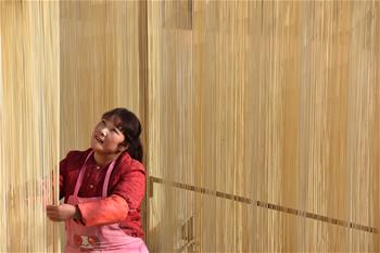 산시 펑샹: 수제 과몐 가공 한창