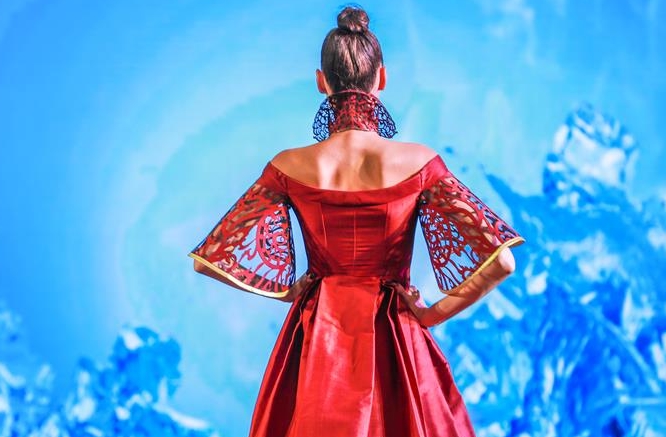 중국 아이콘, 태국 패션위크에 화려하게 등장