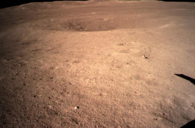 창어4호 탐측기, 세계 최초 달 뒷면 근거리 촬영 사진 전송
