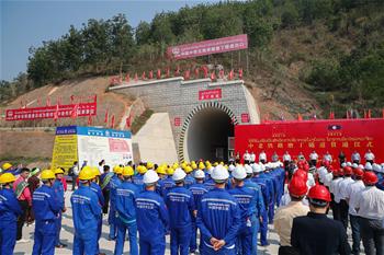중국-라오스 철도 첫 터널 개통