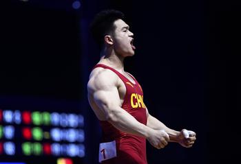 스즈융, 아시아역도선수권대회서 남자 73kg급 인상 및 총성적 세계기록 돌파