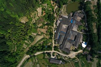 충칭 첸장: 투자족 운치 더하는 300년 역사의 단풍나무 마을