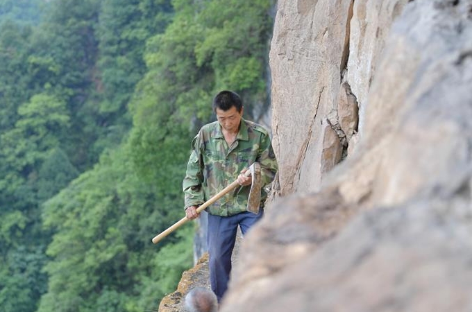 후베이 바둥: 천애절벽 위에서 길 닦는 사람