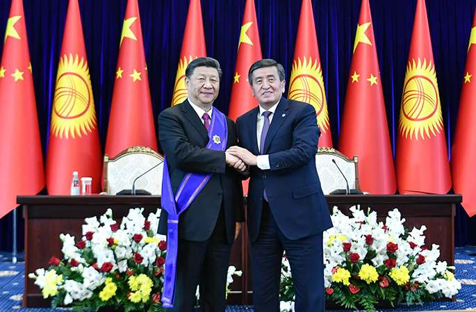제언베코브 키르기스스탄 대통령, 시진핑 주석에게 "마나스" 1급 훈장 수여