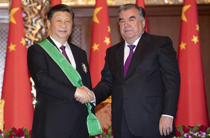 시진핑 주석, 타지키스탄 대통령으로부터 ‘왕관 훈장’ 받아