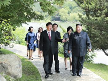시진핑, 김정은 조선로동당 위원장, 국무위원회 위원장 회견