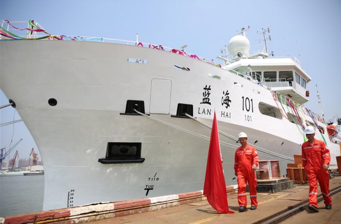 중국서 가장 큰 두 척의 해양어업 종합과학탐사선 정식으로 교부