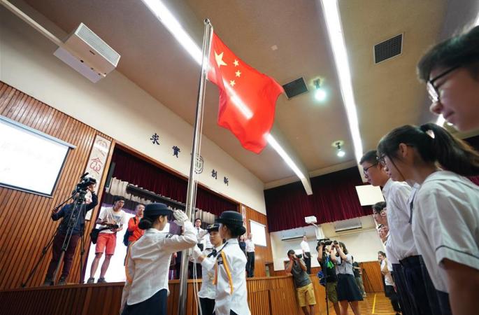 클로즈업: 새학년 홍콩 상공에 휘날리는 오성홍기