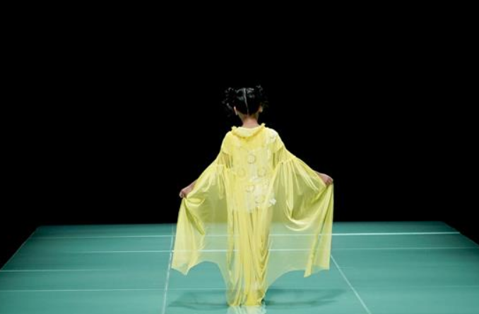 英 유학 신예 디자이너, 베이징 패션위크서 패션쇼 열어