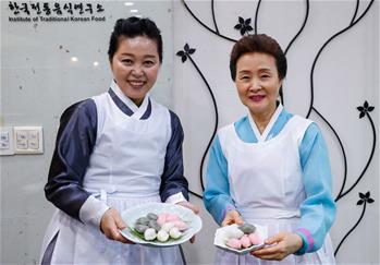 ‘추석맞이’ 세계 각지 전통 디저트 시리즈—한국 송편과 다과
