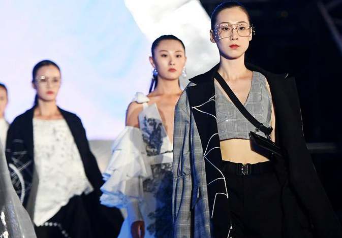 제13회 중국 신생대 패션 디자인 대회 웨이하이서 막을 내려