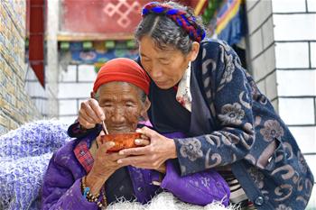 부의 바통 이은 시짱 108세 노인 쒀랑줘마 일가 3대의 脫빈곤기