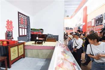 중화인민공화국 수립 70주년 경축 대형 성과전 일반인에게 오픈