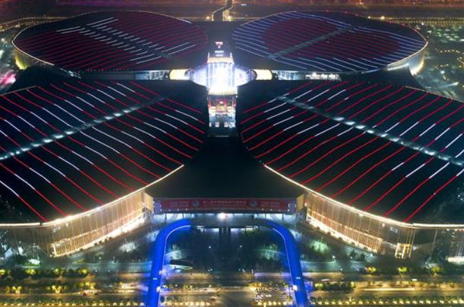 밤의 장막이 내린 ‘국가컨벤션센터’