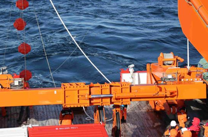 ‘쉐룽2’호, 첫 남극 탐사 해상부표 회수 및 설치 작업 실시