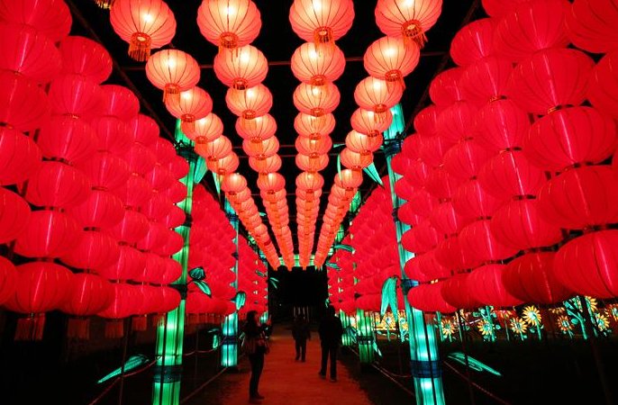 프랑스 셀쉬르셰르성 밝힌 형형색색 중국 등불