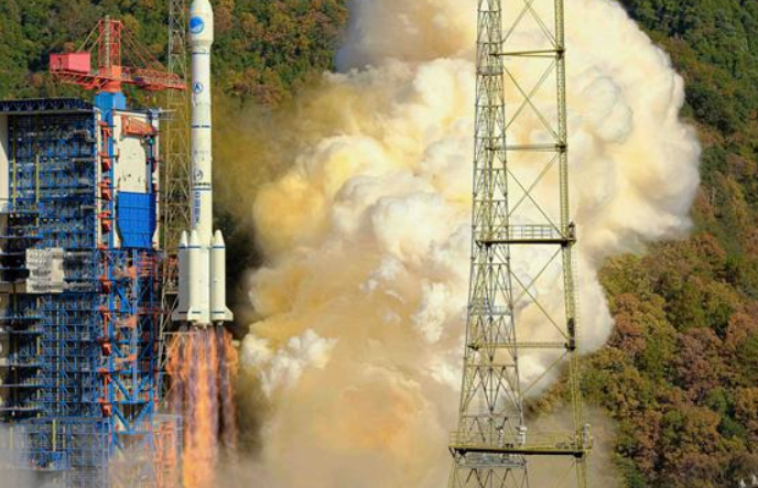 中, 재차 ‘한 로켓 두 위성’ 방식으로 ‘베이더우싱’ 2매 발사…베이더우3호 글로벌 시스템 핵심별자리 배치 완성