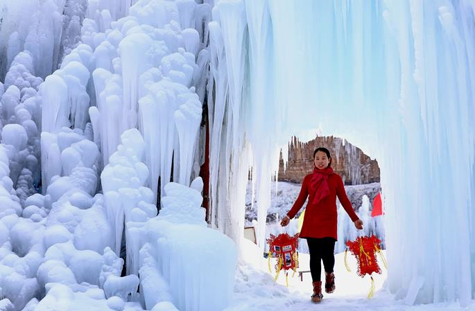 허베이 핑산의 아름다운 얼음폭포  