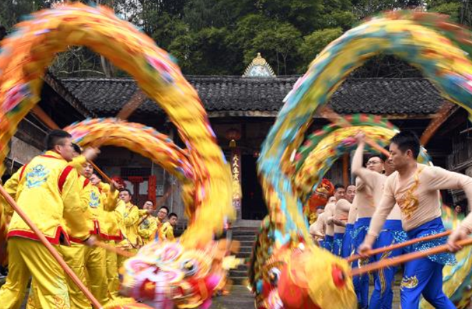 쓰촨 펑안: 용놀이·사자놀이 공연…문화적 향취 물씬