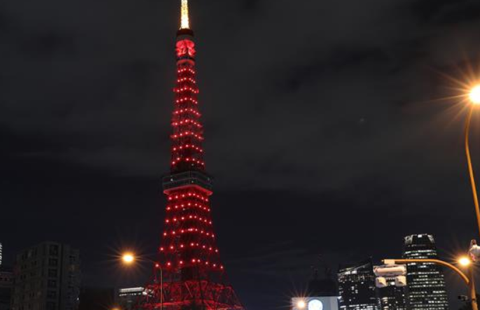 도쿄타워에 켜진 ‘차이나 레드’