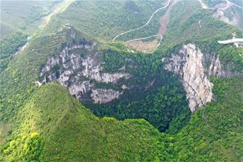 드론으로 내려다보는 중국 러예 이펑산 세계지질공원