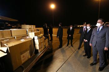 중국, 알제리에 의료물자 기부…현지 공항 도착