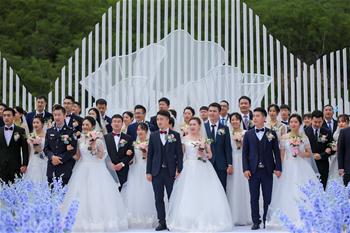 지린 창바이산: ‘코로나19 방역’ 커플의 단체결혼식