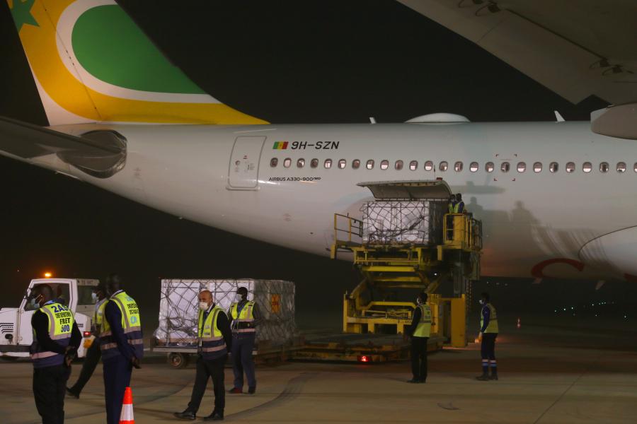 세네갈, 중국서 코로나19 백신 수입…1차 물량 수도 다카르 도착