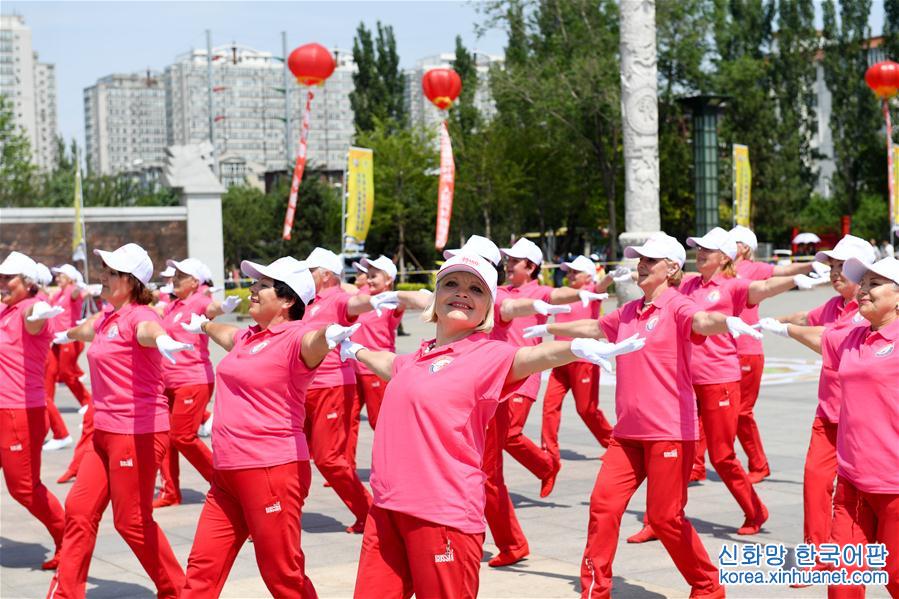 전 국민의 건강 운동--러시아 아줌마 광장무 추다